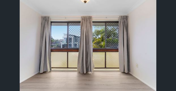 Price REDUCED - Highset Home In Robertson State School Catchment! - Photo 1