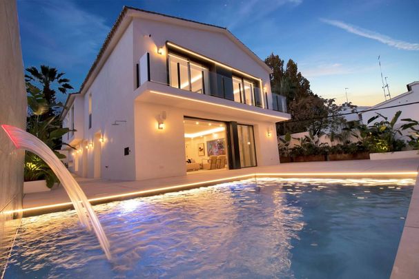 Luxury Villa for rent in Nueva Andalucia, Spain - Photo 1