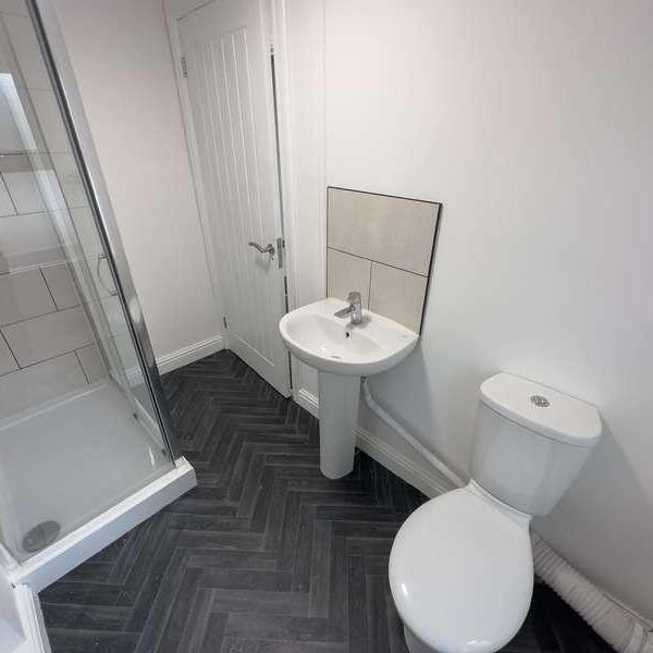 Walton Village, L4 - Photo 1