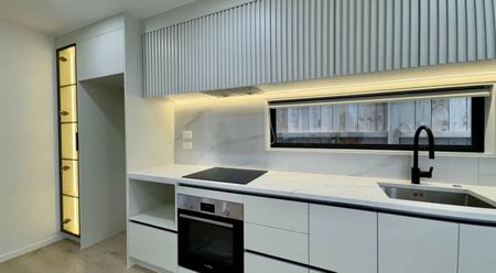 Modern 3 bedroom home in Birkdale. - Photo 4