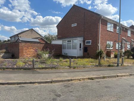 3 bedroom semi-detached house to rent - Photo 5