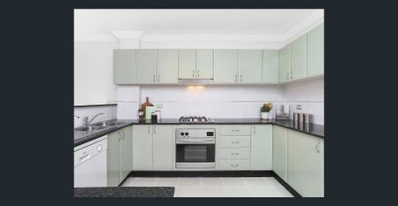 Large Modern Apartment in Popular complex - Photo 5