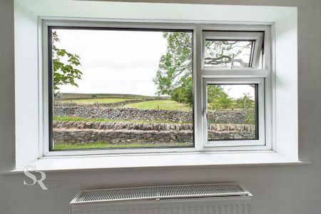 3 bedroom detached bungalow to rent - Photo 2