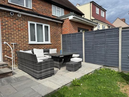 Burgess Avenue, Kingsbury, NW9 - Photo 1