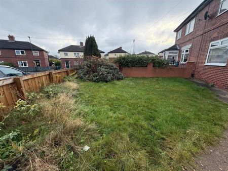 3 bedroom semi-detached house to rent - Photo 5