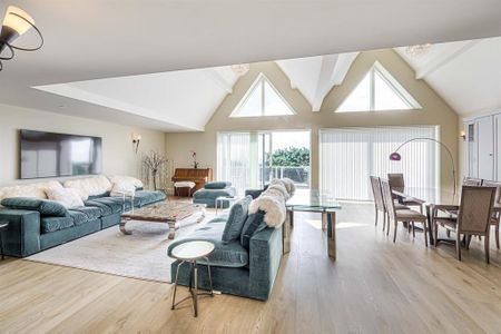 6 bedroom detached house to rent - Photo 5