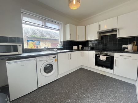 Camperdown, Great Yarmouth - Photo 5