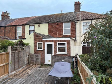 COMING SOON!!!!!! A lovely two bedroom terrace property situated in central Caister, close to a great range of local services and facilities. The property is undergoing an extensive refurbishment to include a brand new kitchen and will hopefully be... - Photo 2