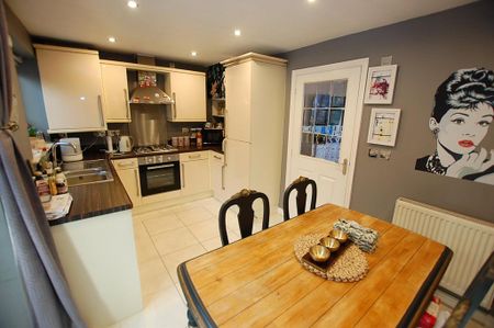 3 bedroom semi-detached house to rent - Photo 4