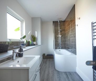 1 bedroom in a flat share to rent - Photo 6