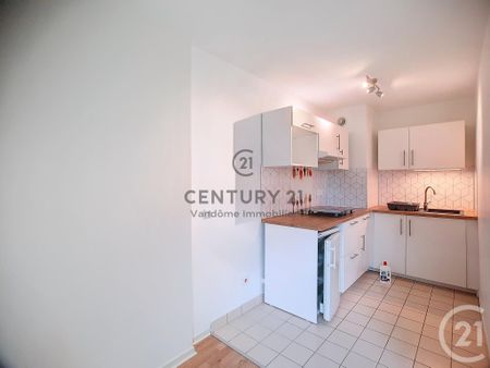 Location Appartement 1 pièce 38m² CREPY EN VALOIS 60800 - Photo 3