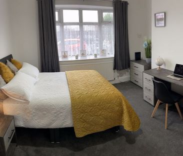 Double En-suite Room - Grimsby Road - Photo 1