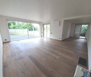 Rustig gelegen 3 slpka-woning met inpandige garage, 2 terrassen en kleine tuin - Photo 3