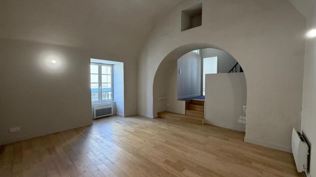 Location Appartement 4 pièces 88m² CHAMALIERES 63400 - Photo 1