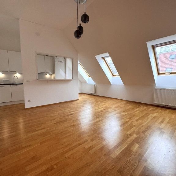 Provisionsfrei: Schöne 57m² DG-Wohnung mit Einbauküche und Lift - 1050 Wien - Foto 1