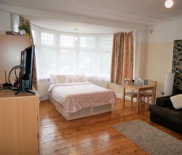1 bedroom in a house share to rent - Photo 3
