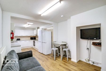 1 bedroom in a house share to rent - Photo 2