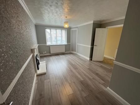 4 bedroom Detached house To Let - Photo 1