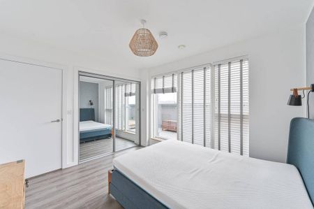 3 bedroom flat to rent - Photo 5