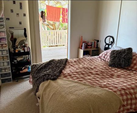 Holland Park West - Photo 2