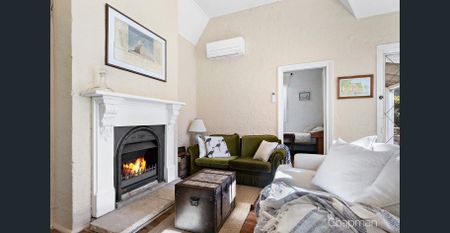 Charming Mountains Cottage In The Heart Of Springwood - Photo 2