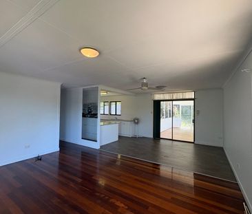 PERFECTLY POSITIONED BY THE BEACH - THIS CHARMING HOME OFFERS COMFO... - Photo 1