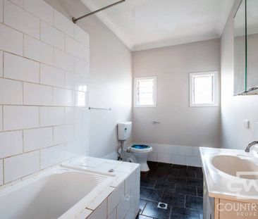 Family home in the heart of town - Photo 6