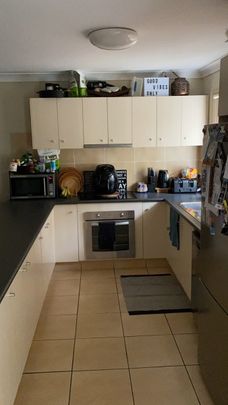 * Short term For Rent - Stylish Townhouse in Carrara - Photo 1