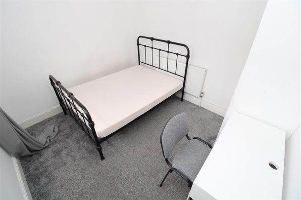 Room For Rent John Street, Pontypridd - Photo 1