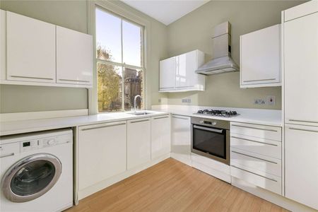 A light and spacious two-bedroom apartment situated on the first floor of a period conversion on a quiet, residential street in SW10. - Photo 5