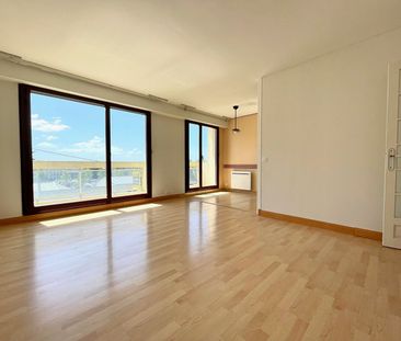 T2 ASCENSEUR - RUE JULES FERRY - 53.82 m² - Photo 2