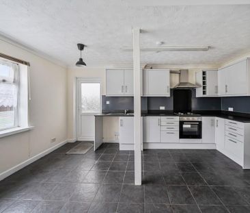 3 bedroom semi-detached house to rent - Photo 6