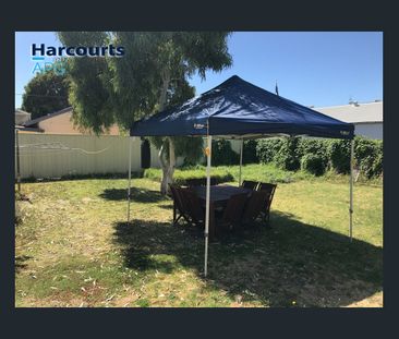 Charming East Bunbury Cottage: Rain on the Tin Roof & City Convenience - Photo 3