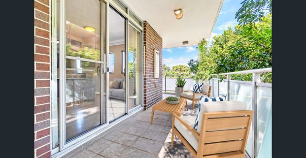 Large 2 Bedroom Apartment in the Heart of Burwood - Photo 1