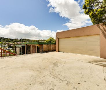 Four bedrooms and one Bathroom house in Lindisfarne Available NOW - Photo 3