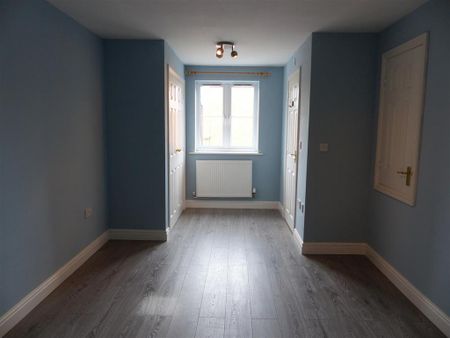 1 bedroom coach house to rent - Photo 2