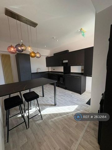 1 bedroom in a house share to rent - Photo 4