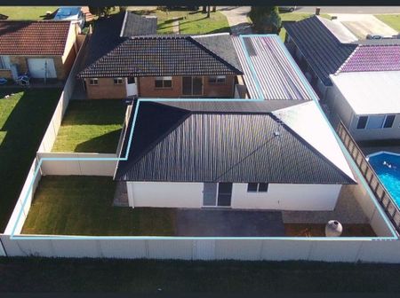 Two Bedroom Flat with Single Garage & Carport! - Photo 5