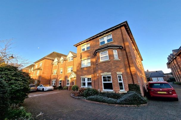 Wellington Road, Altrincham - Photo 1