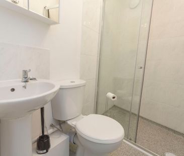 5 Bed Student Accommodation - Photo 2