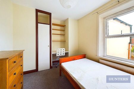 5 bedroom House To Let Total Size: 1088 SQ FT - Photo 3