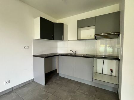 Location Appartement 3 pièces 65m² AMBARES ET LAGRAVE 33440 - Photo 4