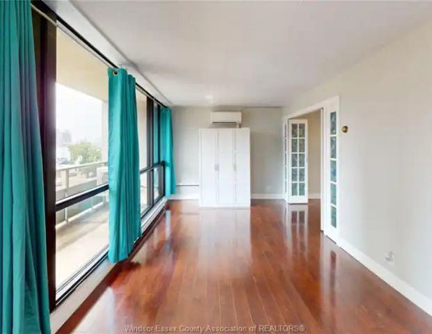 111 Riverside DRIVE Unit# 406 | 111 Riverside DRIVE Unit# 406, Windsor - Photo 1