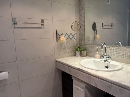 LOFT AMUEBLADO CON VISTAS DESPEJADAS AL SKYLINE DE MADRID – SANCHINARRO - Photo 3