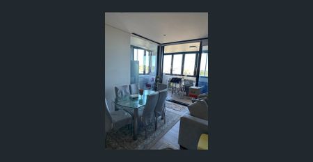 Modern 3-Bedroom Apartment in Prime Eastwood Location - Photo 2