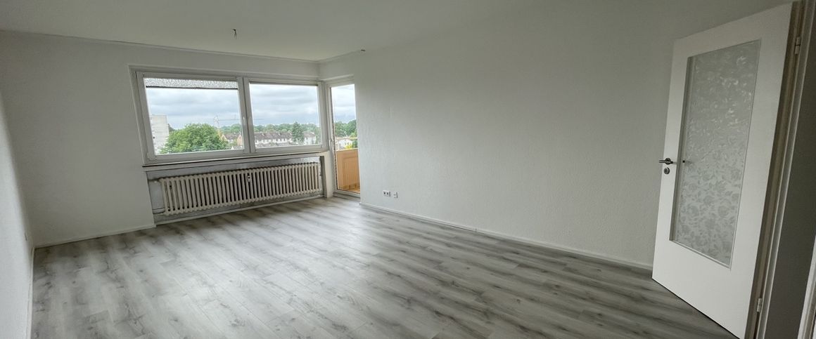 Renoviert und Einzugsbereit! 2-Zi.-Wohnung mit Loggia & Garage - Foto 1