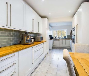 Albury Drive, Pinner, HA5 - Photo 2