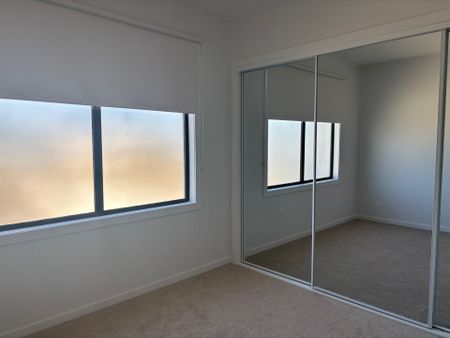 Charming 3-Bed Unit in Craigieburn - Photo 5