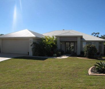 Large Family Home in Coomera Waters - Photo 4