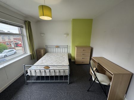 Asquith Avenue, Tang Hall - P1099 - Photo 2